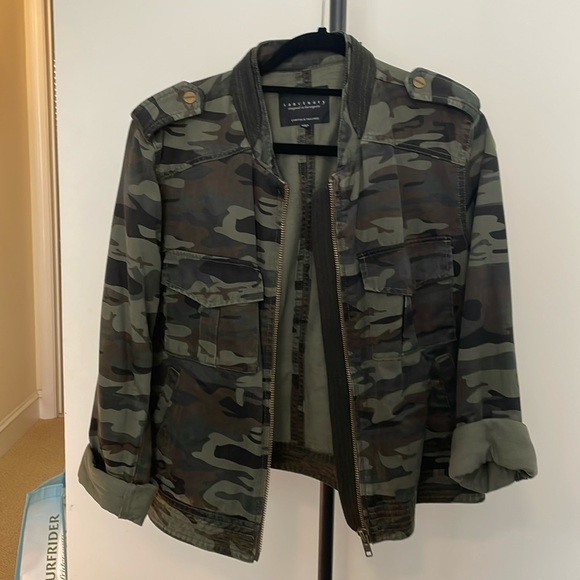 Sanctuary Camo zip up jacket - Picture 1 of 11